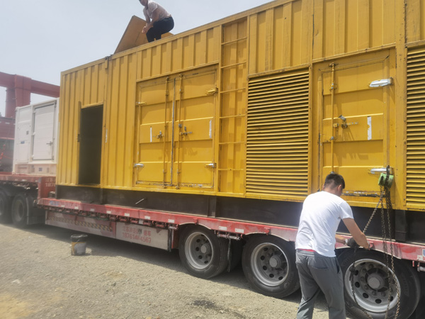 屏边除了负载情况和发动机维护，还有哪些因素会影响 200kw 柴油发电机的油耗？