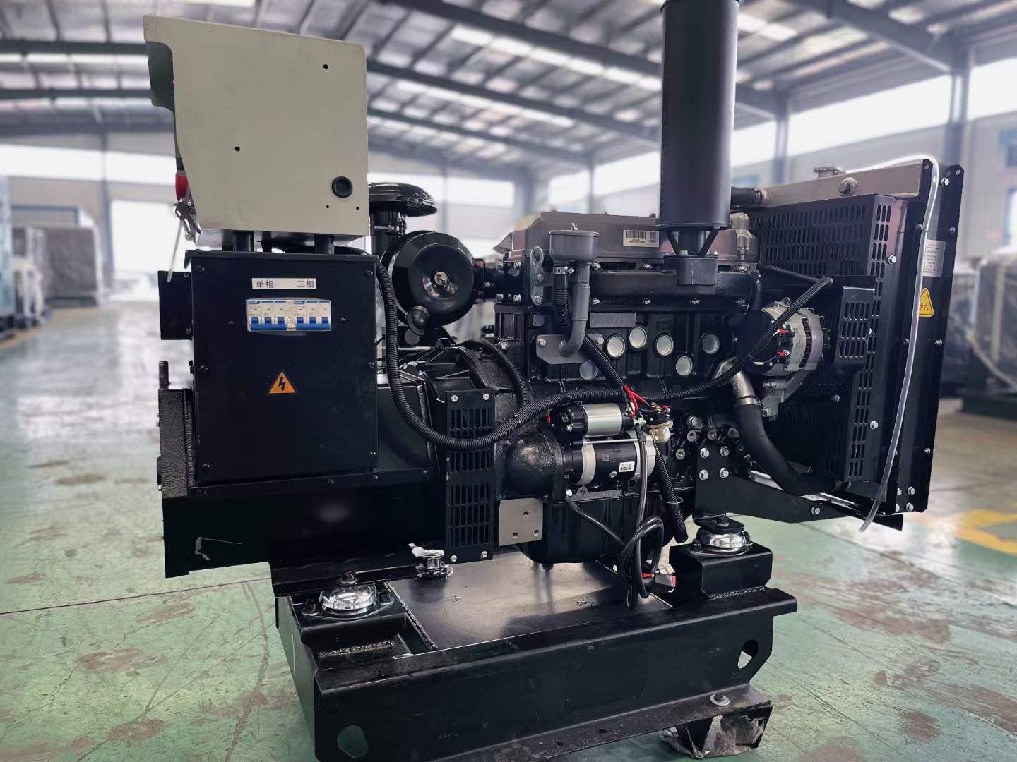 屏边如何降低电感性负载对发电机的影响？