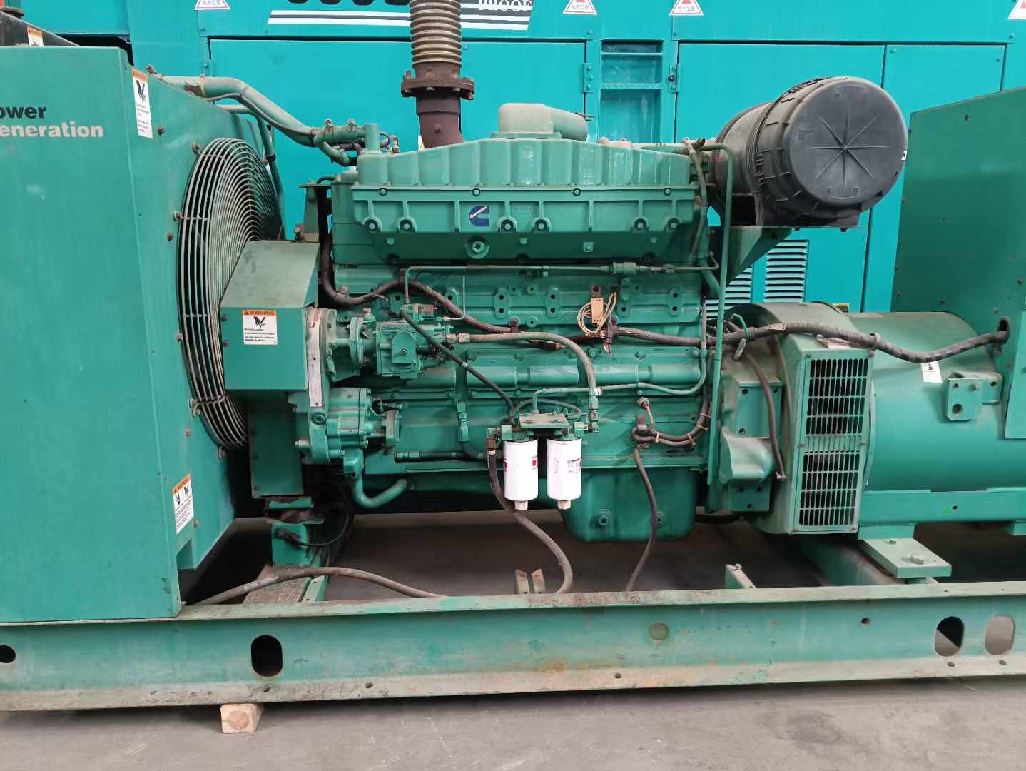 屏边过载会对 600kW 柴油发电机组造成哪些损害？