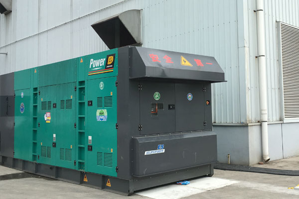 屏边燃油滤清器的更换流程是怎样的？