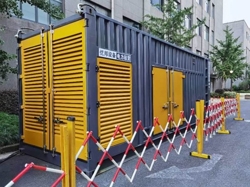 屏边如何使用转速表检查发动机的转速？