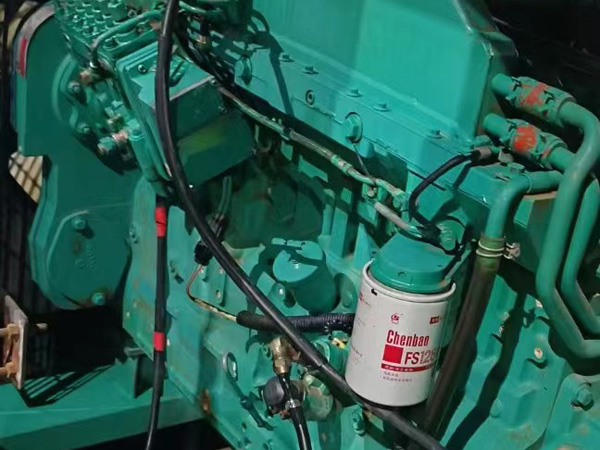 屏边如何确定新的发电机组控制系统是否与原系统兼容？