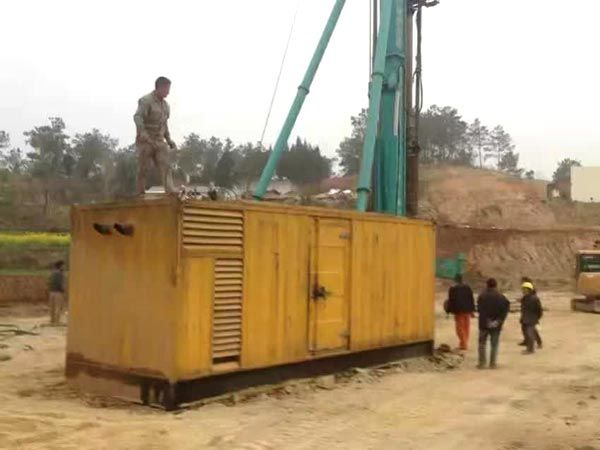 屏边如何判断水冷式机油散热器密封件是否需要更换？